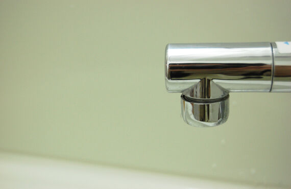 給水管と排水管の違いと役割について